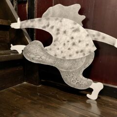 二日酔いのタマさん、隠れる。